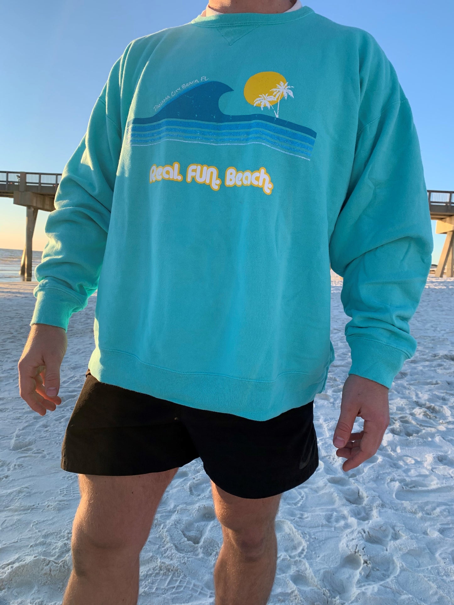 Sweatshirt Real. Fun. Beach. Retro