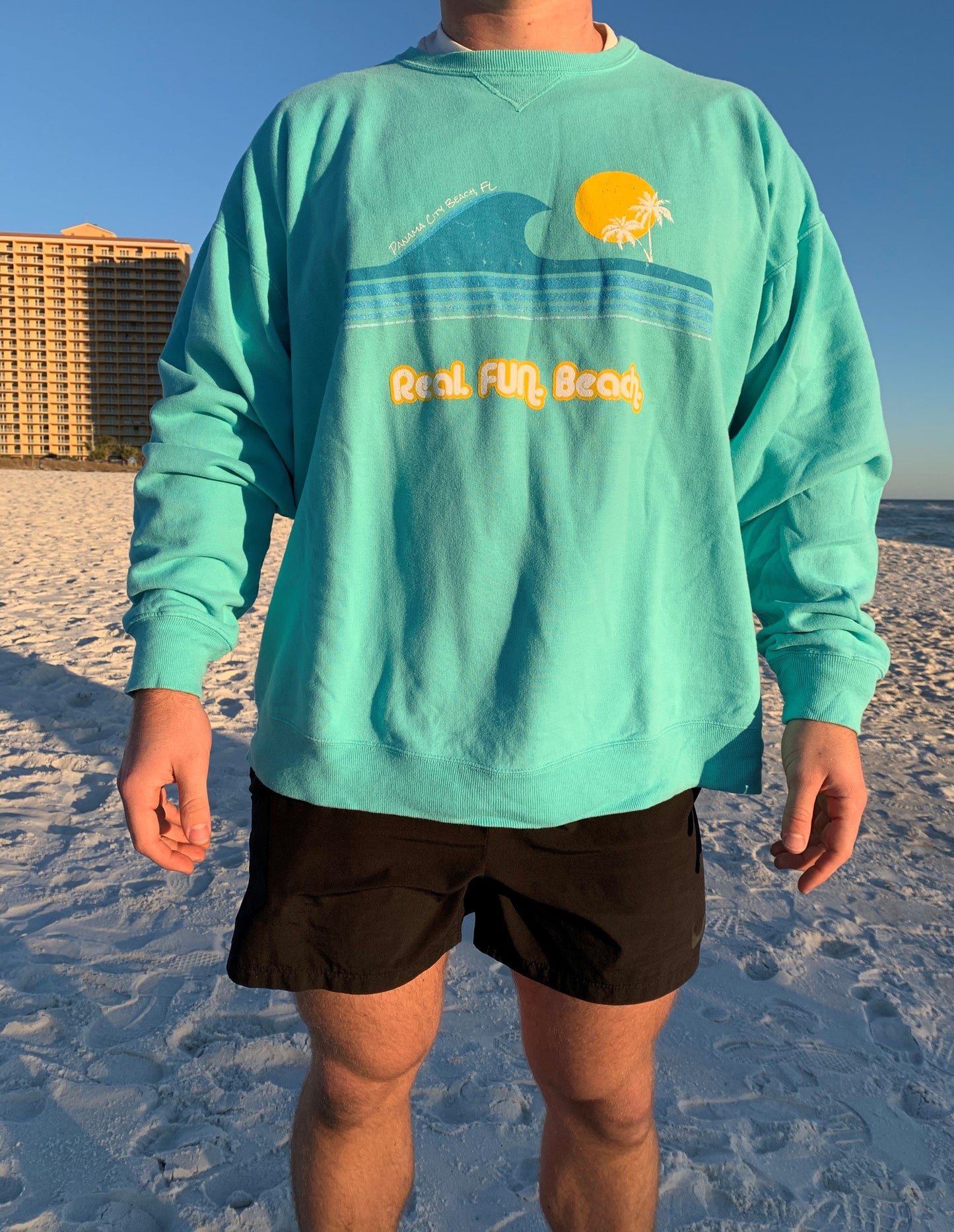 Sweatshirt Real. Fun. Beach. Retro